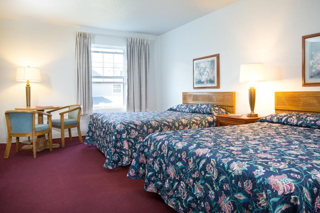 Clearwater Lakeshore Motel Mackinaw City Habitación foto